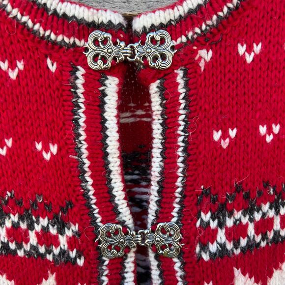 Croft & Borrow Fair Isle Frog Toggle Red Snowflake Winter Christmas Cardigan MED - Picture 2 of 7